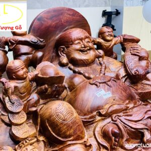 Di Lặc ngũ tiểu ngồi đống tiền gỗ cẩm.