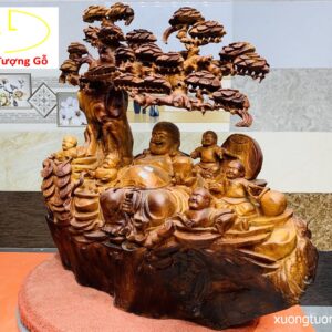 Di Lặc ngũ tiểu ngồi tùng gỗ hương ta.