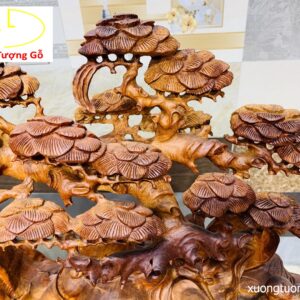 Di Lặc ngũ tiểu ngồi tùng gỗ hương ta.