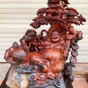 Tượng Phật Di Lặc Đứng Gốc Cây Tùng