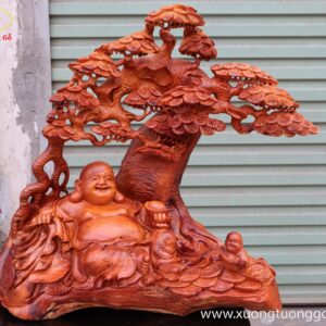 Tượng Di Lặc Ngồi Dưới  Cây Tùng