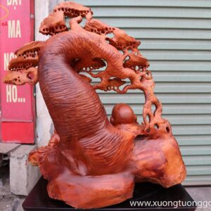 Tượng Di Lặc Ngồi Dưới  Cây Tùng