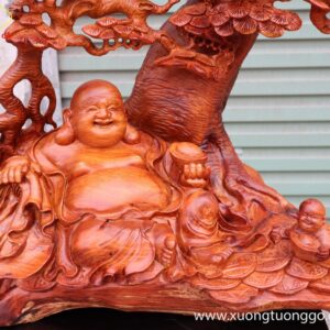 Tượng Di Lặc Ngồi Dưới  Cây Tùng