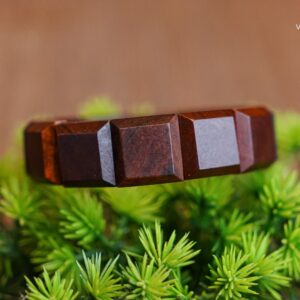 Vòng Tay Gỗ Bách Xanh Bản Vuông