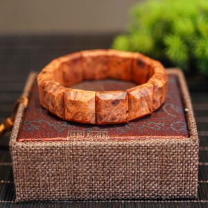 Vòng Tay Gỗ Nu Huyết Long Bản Vuông