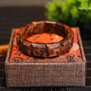 Vòng Tay Gỗ Nu Ngọc Am Chìm Bản Vuông