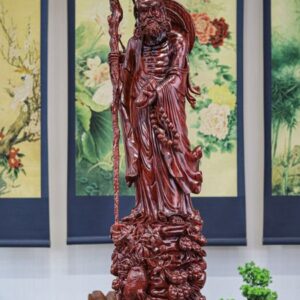 Đạt ma đứng chống gậy gỗ tử đàn đỏ