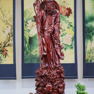 Đạt ma đứng chống gậy gỗ tử đàn đỏ