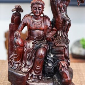 Quan âm tự tại ngồi tùng trắc