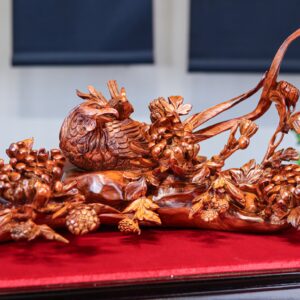 Chim trĩ hoa phù dung gỗ sưa