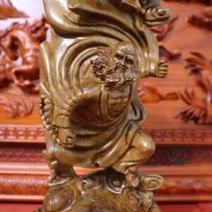 Đạt Ma Múa Võ Hàn Long Gỗ Bách Xanh Cao 40