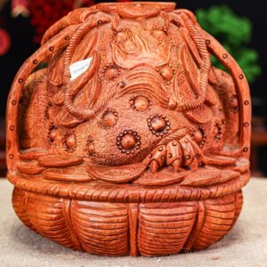 Thiềm thừ gỗ hương ngồi trong giỏ