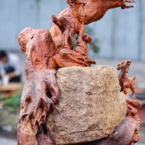Tam Dương Khai Thái Ôm Đá Gỗ Hương
