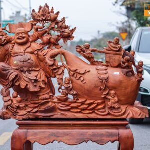 Di Lặc kéo bao gỗ hương