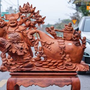 Di Lặc kéo bao gỗ hương