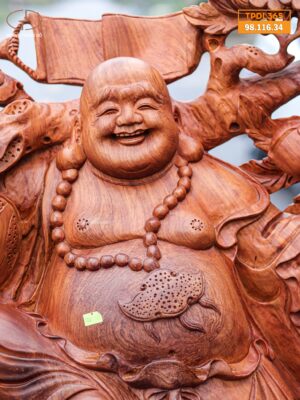 Di Lặc kéo bao gỗ hương