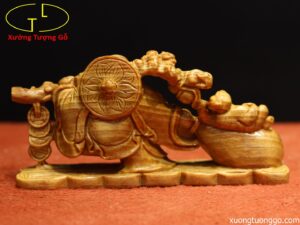 Tượng Di Lặc Kéo Bao Tiền Gỗ Huyết Long Để Ô Tô