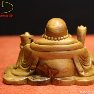 Tượng Di Lặc Nâng Gậy Như Ý Để Ô Tô Gỗ Bách Xanh