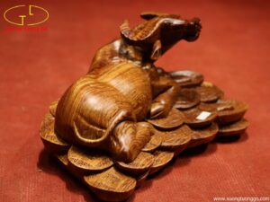 Tượng Trâu Nằm Đống Tiền Gỗ Cẩm