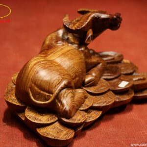 Tượng Trâu Nằm Đống Tiền Gỗ Cẩm