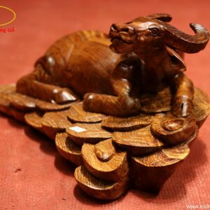 Tượng Trâu Nằm Đống Tiền Gỗ Cẩm