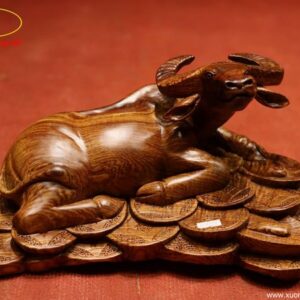 Tượng Trâu Nằm Đống Tiền Gỗ Cẩm