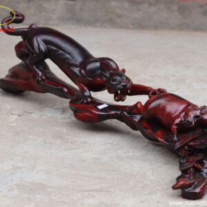 Tượng Báo Săn Mồi Gỗ Trắc