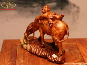 Tượng Tiểu Đồng Cưỡi Trâu Gỗ Nu Hương