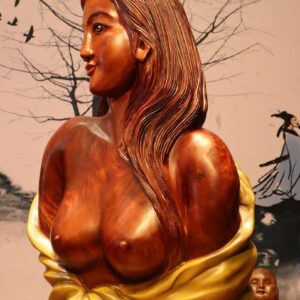Tượng Cô Gái Gỗ Xà Cừ