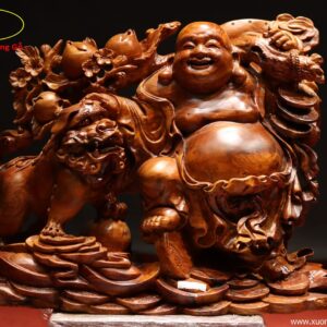 Tượng Di Lặc Vác Đào Ngồi Cạnh Nghê Gỗ Hương
