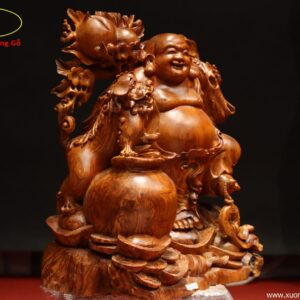Tượng Phật Di Lặc Vác Đào Đứng Cạnh Nghê Gỗ Hương