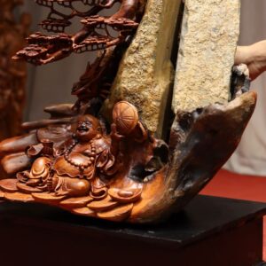 Tượng Phật Di Lặc Cây Tùng Ôm Đá