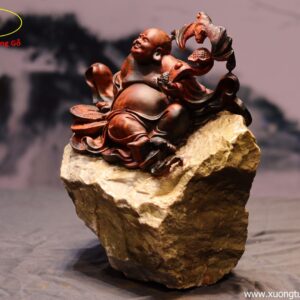 Tượng Di Lặc Ngồi Đá