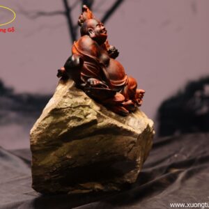 Tượng Di Lặc Ngồi Đá
