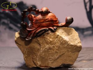 Tượng Di Lặc Ngồi Đá