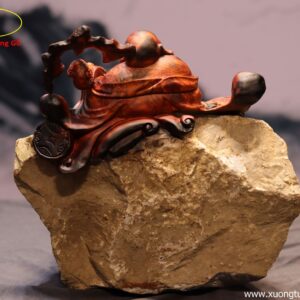 Tượng Di Lặc Ngồi Đá