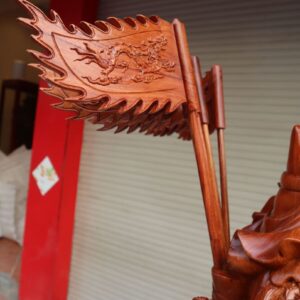 Tượng Quan Công Đeo Cờ Hiệu 100