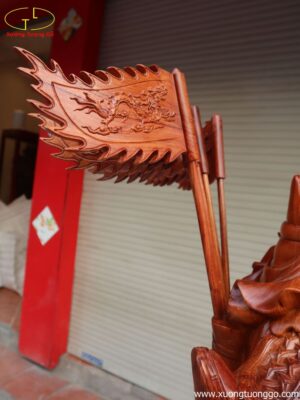 Tượng Quan Công Đeo Cờ Hiệu 100