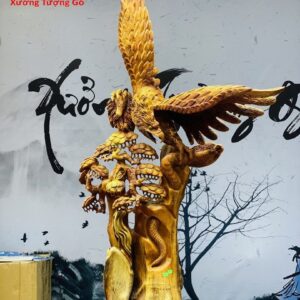 Đại Bàng Săn Mồi Đứng Cây Tùng Gỗ Hương