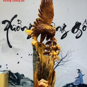 Đại Bàng Săn Mồi Đứng Cây Tùng Gỗ Hương