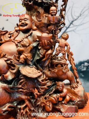 Di Lặc ngũ tiểu ngồi cây tùng hai nghê trắc đỏ đen.