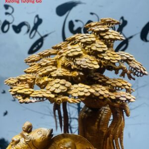 Di Lặc cá chép ngồi cây tùng hương ta.