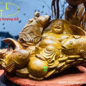 Di Lặc cá chép ngồi cây tùng hương ta.