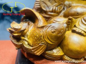 Di Lặc cá chép ngồi cây tùng hương ta.
