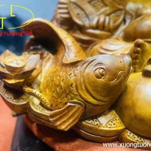 Di Lặc cá chép ngồi cây tùng hương ta.