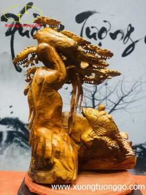 Di Lặc cá chép ngồi cây tùng hương ta.