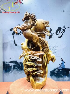 Nhất mã phi thiên gỗ hương ta.