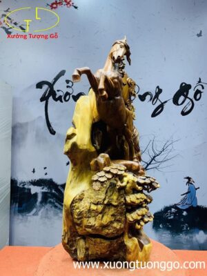 Nhất mã phi thiên gỗ hương ta.
