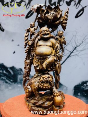 Di Lặc tam tiểu gánh hoa sen gỗ cẩm lai.