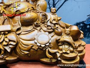 Di Lặc ngũ tiểu ngồi bao tiền.